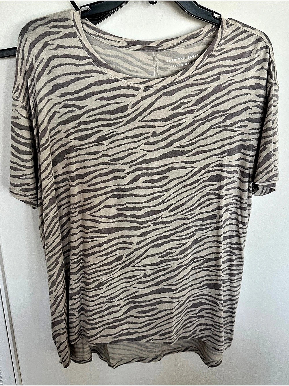 American Eagle Soft & Sexy Zebra Print Short Sleeve Top Size Medium